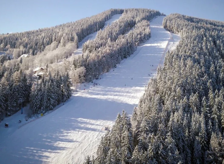 W samym miasteczku Vrchlabi jest kilka ośrodków i wyciągów narciarskich