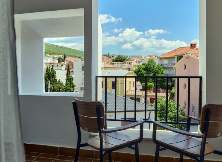 Niektóre pokoje mają balkon
