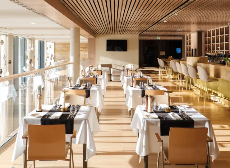 W hotelu mieści się elegancka restauracja