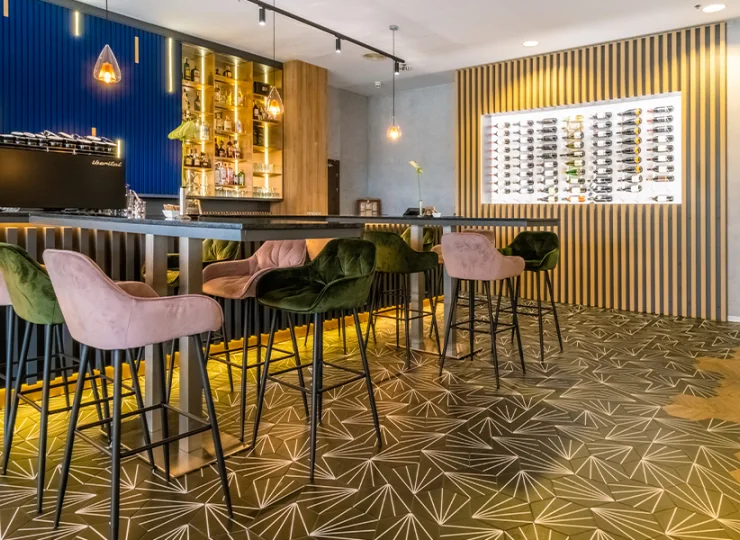 Jest tutaj także drink bar i klub nocny