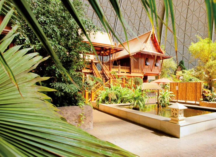 Wioska Tropikalna inspirowana architekturą Tajlandii, Borneo, Samoa i Bali