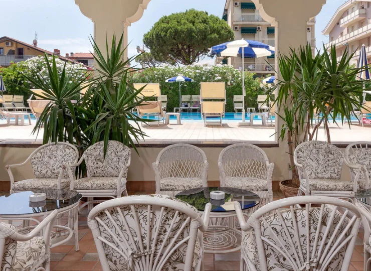 Goście znajdą tutaj miejsca do relaksu w słońcu i w cieniu