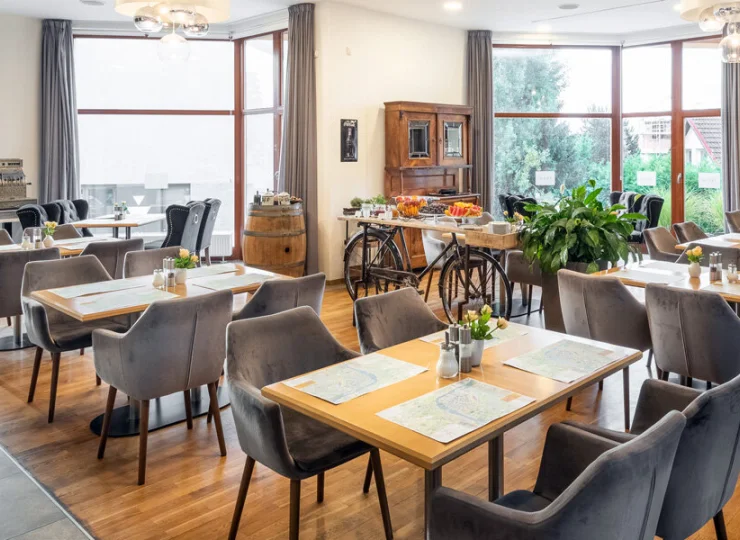 Obiekt posiada stylową restaurację z kawiarnią