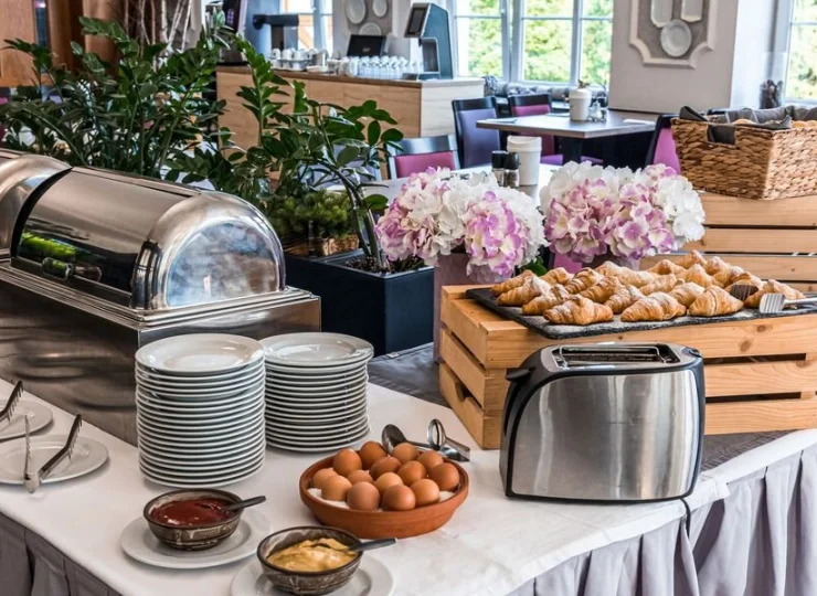 Śniadania są podawane w formie bufetu