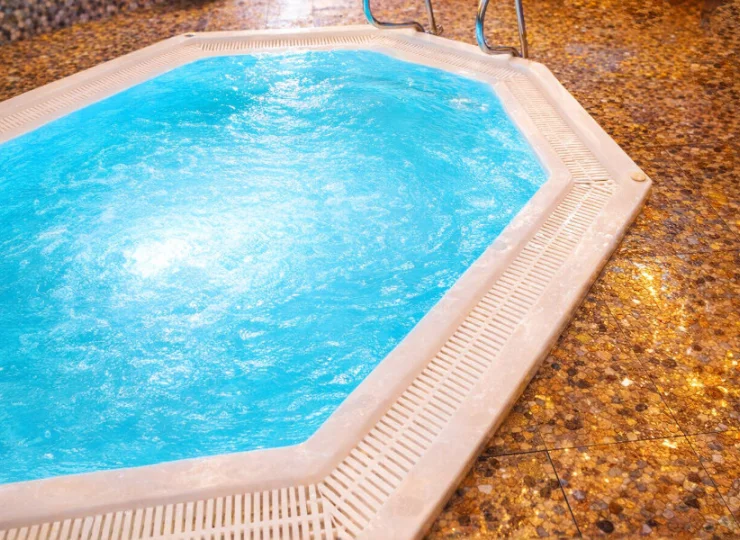 Sauna, solarium, jacuzzi, łaźnia turecka i parowa zapewnią relaks i odprężenie