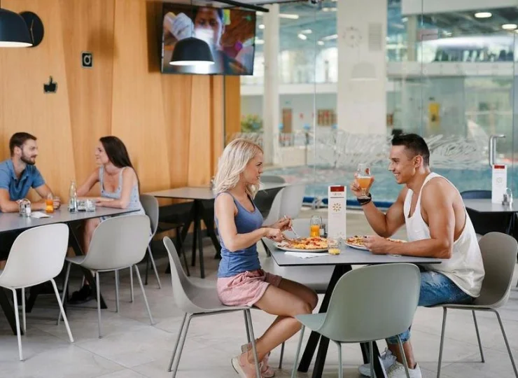 Restauracja Vlnka w budynku basenu