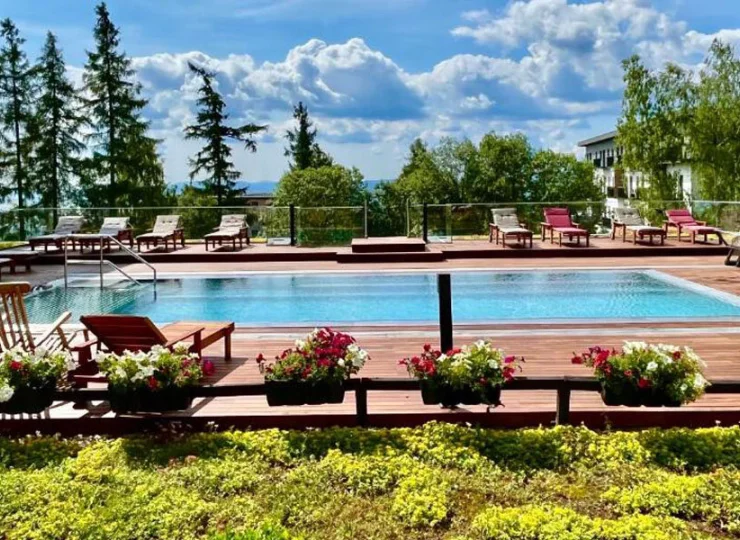 Resort jest zlokalizowany w samym sercu turystycznego raju Tatr Wysokich