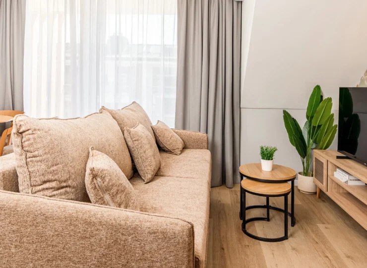 Apartamenty Japandi są utrzymane w jasnych barwach