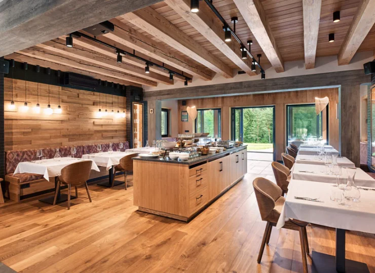 Restauracja serwuje też dania z karty