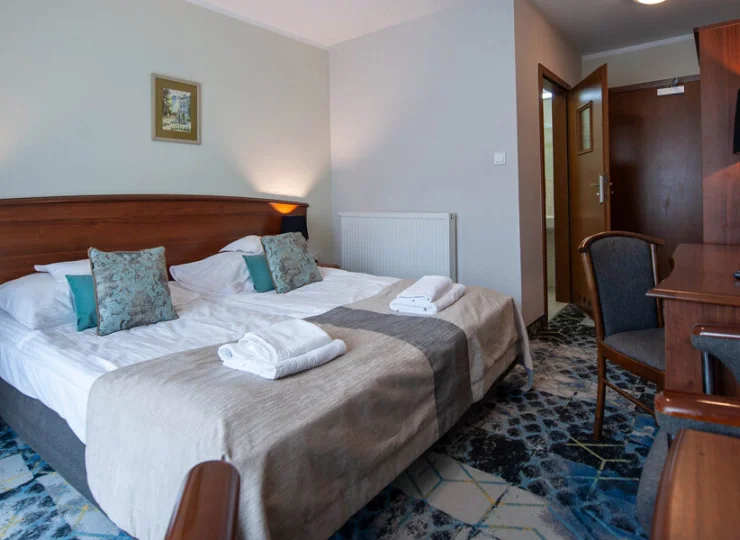 Każdy pokój jest wyposażony w TV, wifi, minibar, ręczniki