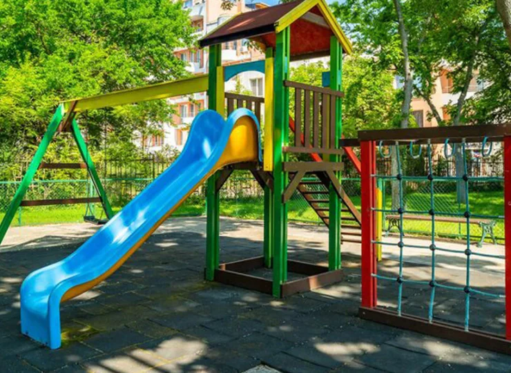 Jest także kolorowy plac zabaw