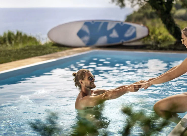 Domek luxury z prywatnym basenem ma widok na morze