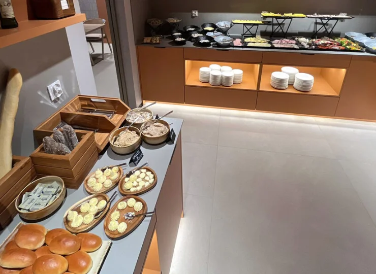 Śniadanie w formie bufetu jest pełne smakołyków