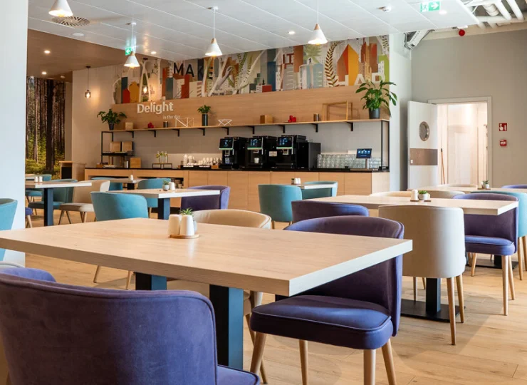 W obiekcie znajduje się nowoczesna restauracja bufetowa