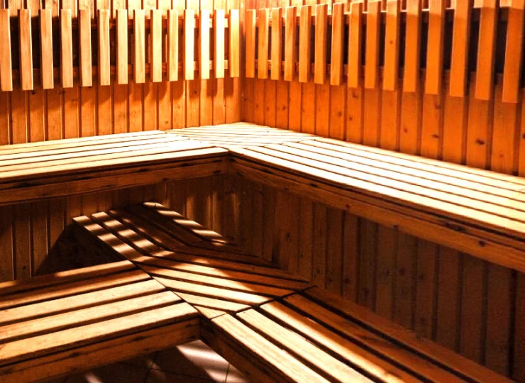 Można tutaj skorzystać z różnorodnych zabiegów, masaży, sauny