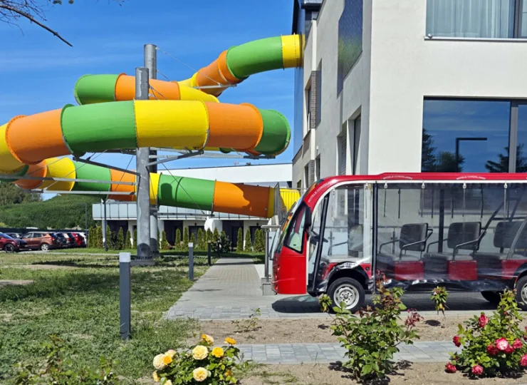 Apartamenty Gorzelanny Dźwirzyno wyróżnia długa zjeżdżalnia