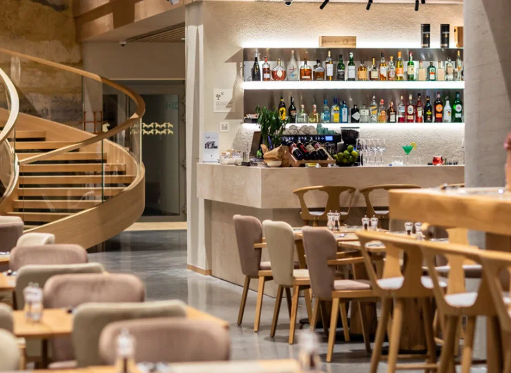 Drink bar jest wyposażony w różnorodne trunki