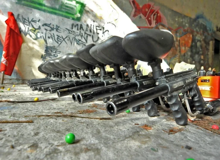 Atrakcje ośrodka: możliwość zorganizowania meczu paintballa