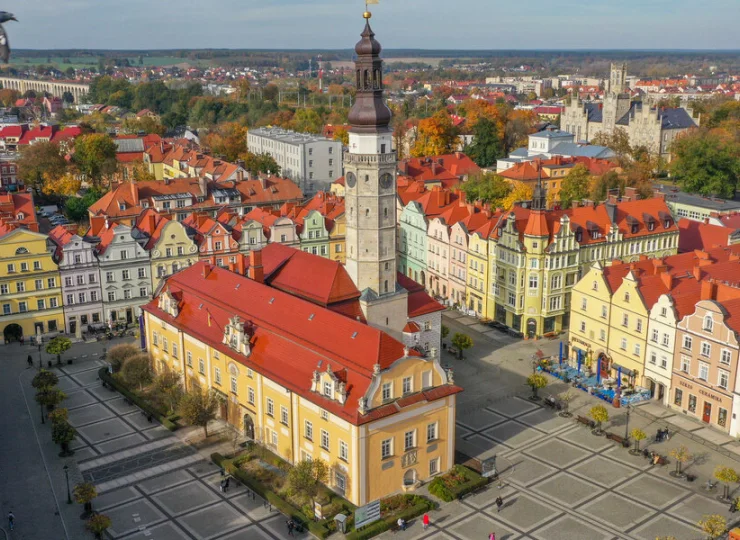 Od bolesławieckiego Rynku hotel dzieli zaledwie 350 m pieszo