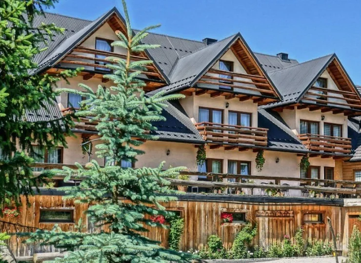 Obiekt wpasowuje się w podhalańską stylistkę