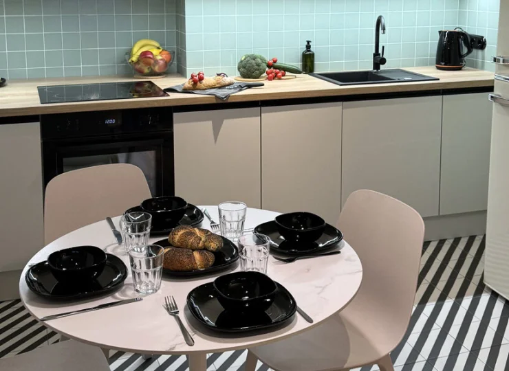 Aneks kuchenny i kącik jadalniany w apartamencie 2+2 Superior Boho