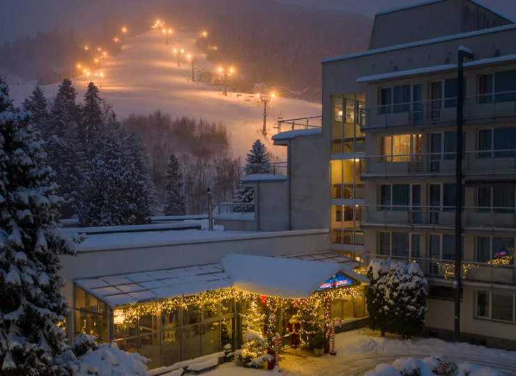 Hotel obok stoku narciarskiego w Rytrze to idealny pomysł na zimowy wyjazd