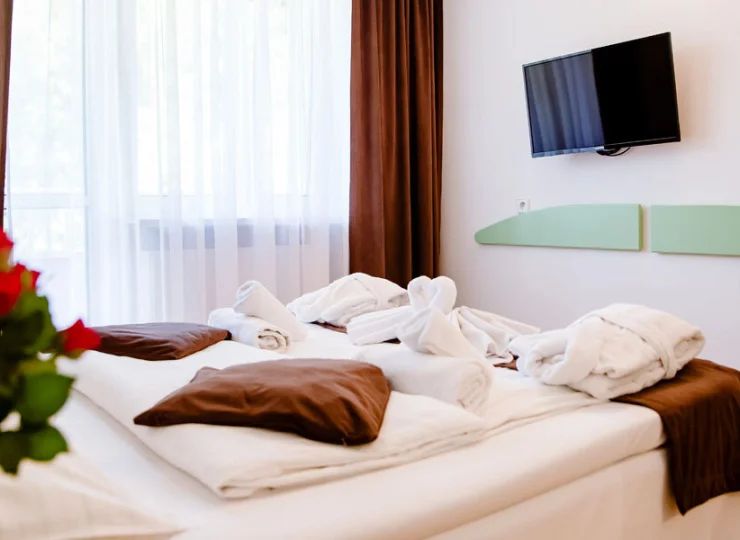 Sypialnie apartamentów są nowocześnie urządzone