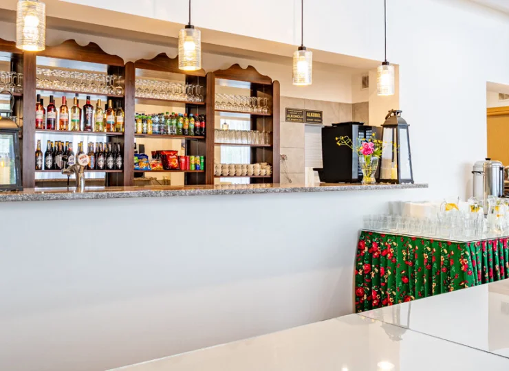 Mieści się tu również drink bar