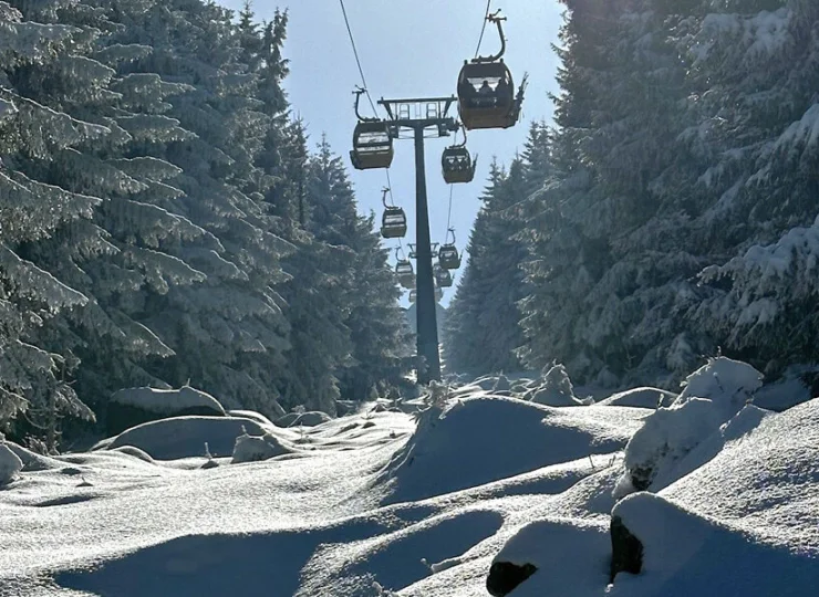 Zimą w Świeradów zamienia się w raj dla narciarzy