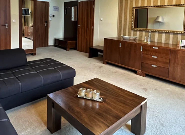 Apartament classic ma osobną sypialnię i salon