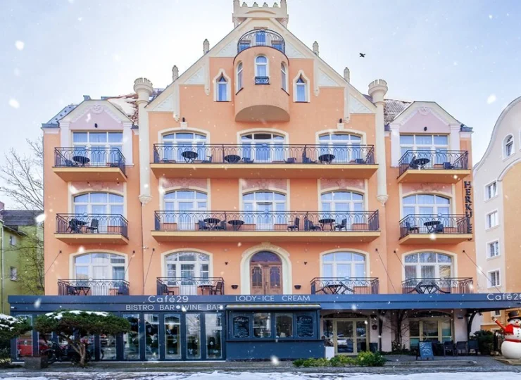 Villa Herkules znajduje się blisko głównej promenady miasta