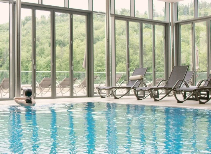 Strefa Wellness & SPA obejmuje m.in. strefę wypoczynku oraz kryty basen