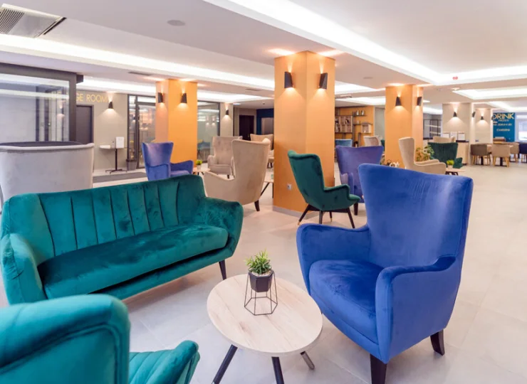 Hotel jest wygodnie zlokalizowany blisko stacji metra, przystanków i dworca