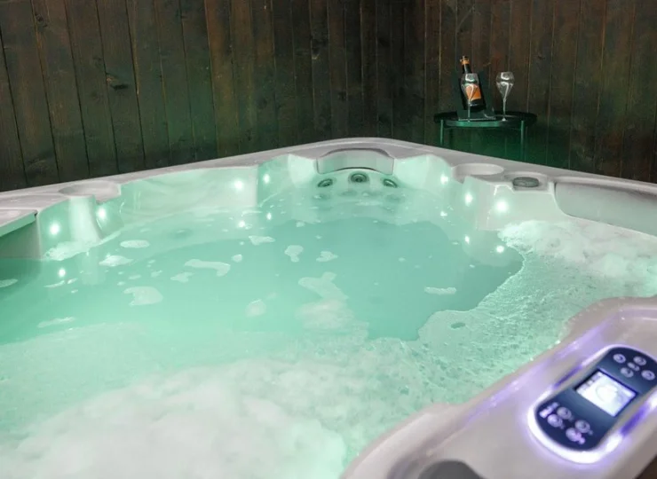 Kąpiel w jacuzzi jest jeszcze przyjemniejsza po górskich aktywnościach