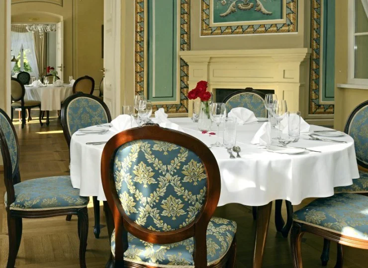 W tutejszej restauracji są serwowane doskonałe dania kuchni slow food