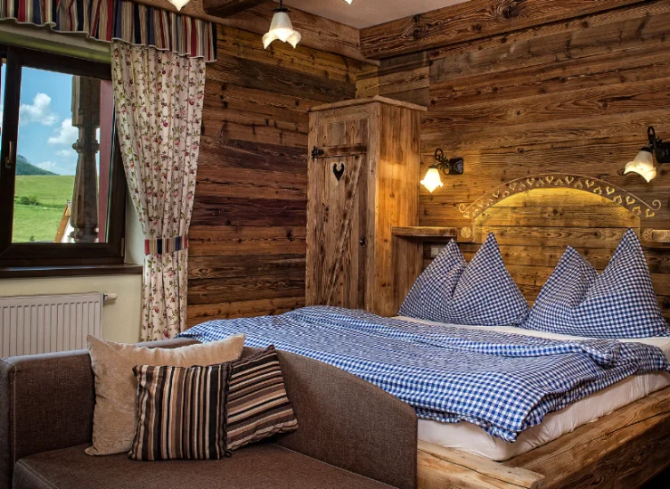 Do wyboru są pokoje Standard, Comfort oraz rodzinne apartamenty