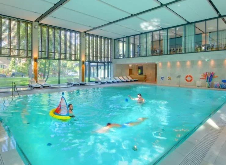 Sercem strefy wellness w EVA Park jest basen solankowy z wodą z własnego ujęcia