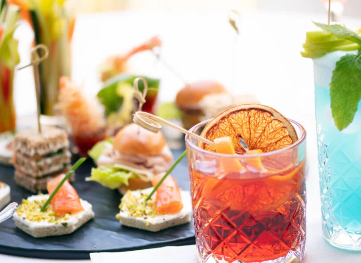  Znajdziecie tutaj dania z lądu i morza oraz wystawne bufety