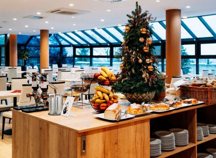 Wnętrze hotelowej restauracji