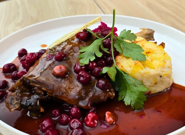 Stylowa i elegancka Restauracja Kolumnowa serwuje kuchnię polską i europejską