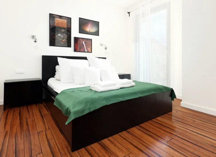 W apartamencie jest wydzielona sypialnia lub 2 odrębne sypialnie