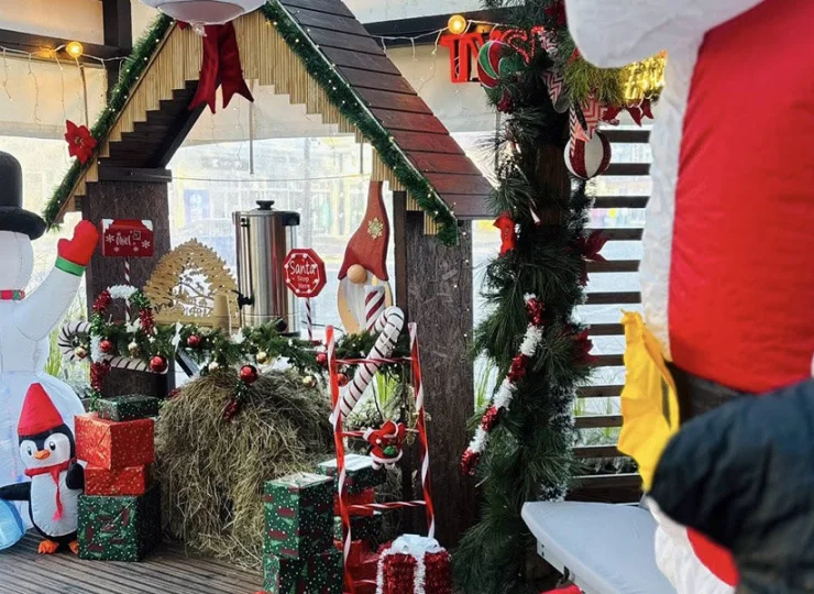 W grudniu w obiekcie są świąteczne dekoracje i ścianki do zdjęć