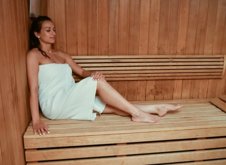 W strefie wellness jest sauna fińska, sauna ziołowa, biosauna oraz jacuzzi