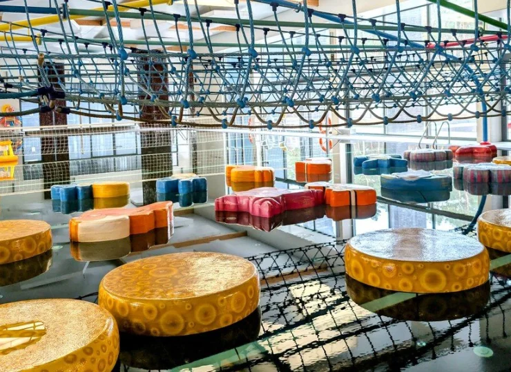 Kolorowy aquapark jest prawdziwą atrakcją dla dzieci