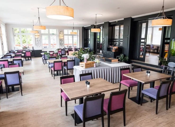 Wnętrze hotelowej restauracji