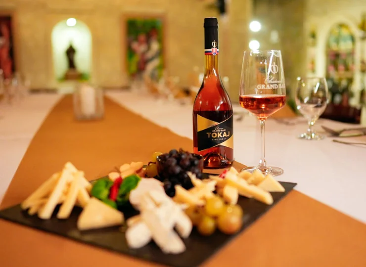 Przekąski serowo-owocowe do wina