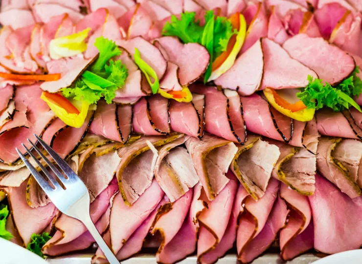 Bufet śniadaniowy jest bogaty