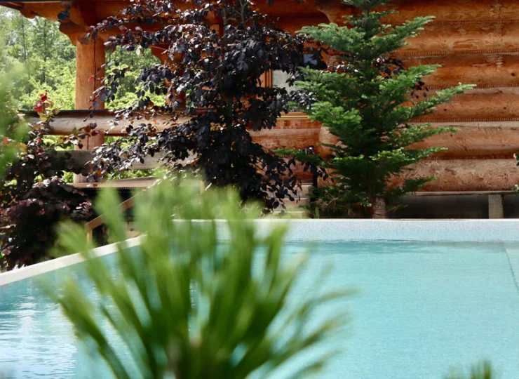 Basen zewnętrzny przynosi orzeźwienie w upalne dni