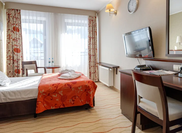 Hotel Malinowy Dwór posiada wygodne pokoje w Świeradowie