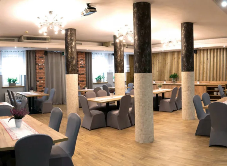Dzień w hotelu rozpoczyna się od śniadania w formie bufetu